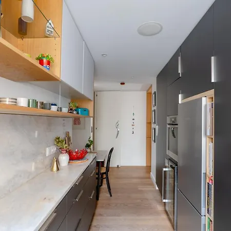 Veeve - Mid-century Maestro Apartman