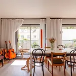 Veeve - Mid-century Maestro Apartament
